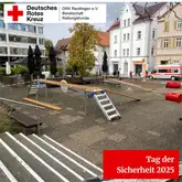 Platz mit Trainingsgeräten für eine Rettungshunde Vorführung