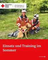 Zwei Hundeführerinnen und ein Rettungshund der Rettungshunde Reutlingen Schwäbische Alb